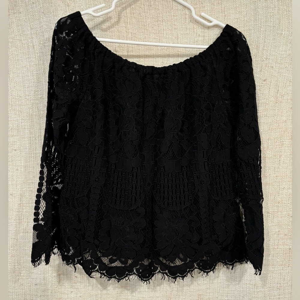 Black lace Suzy Shier Top